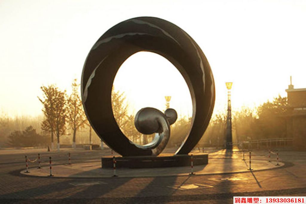 不銹鋼雕塑生產(chǎn)廠家，景觀雕塑供應