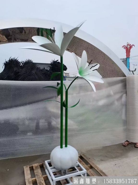 不銹鋼百合花雕塑，仿真花朵雕塑