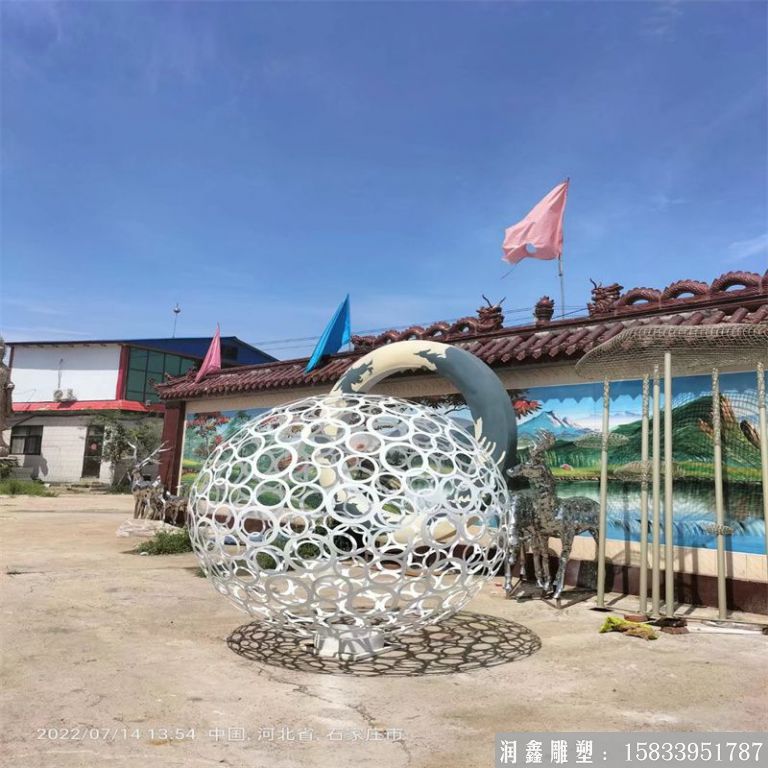 不銹鋼白色鏤空球噴漆工藝，單層工藝，厚度8mm