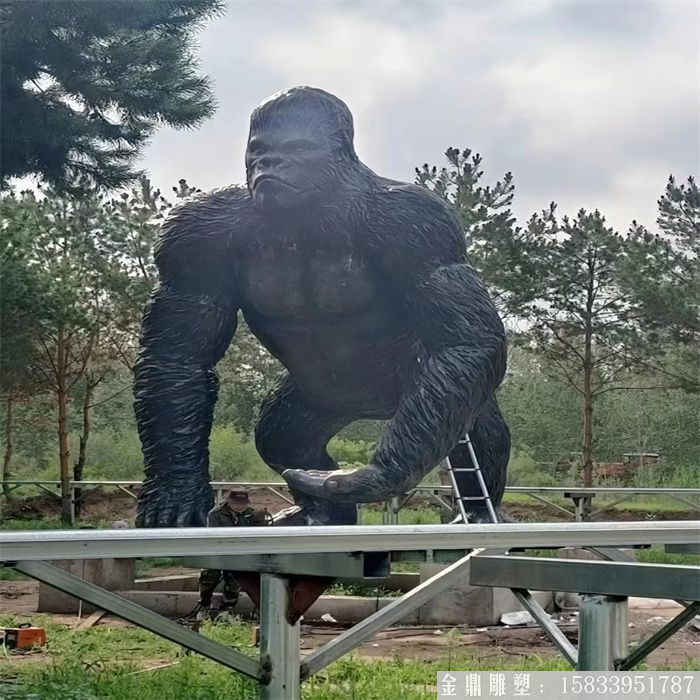 玻璃鋼大型金剛雕塑  大猩猩仿真雕塑 動(dòng)物園猩猩雕塑