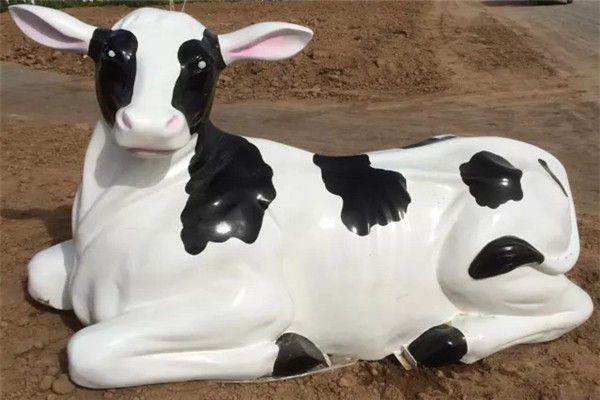 仿真動物牛玻璃鋼雕塑 卡通牛雕塑廠家