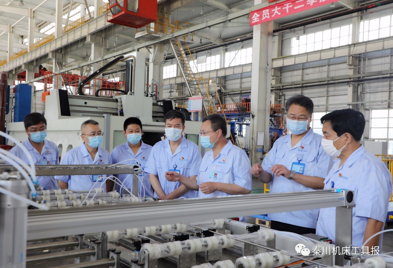 嚴(yán)鑒鉑董事長(zhǎng)深入集團(tuán)本部生產(chǎn)一線調(diào)研指導(dǎo)工作