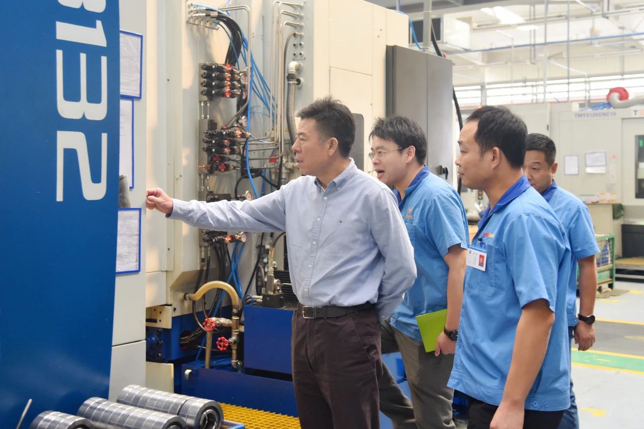 嚴(yán)鑒鉑董事長深入秦川集團(tuán)沃克齒輪調(diào)研指導(dǎo)工作