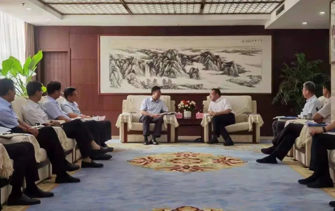 渭南市委、市政府領(lǐng)導(dǎo)會見嚴鑒鉑董事長