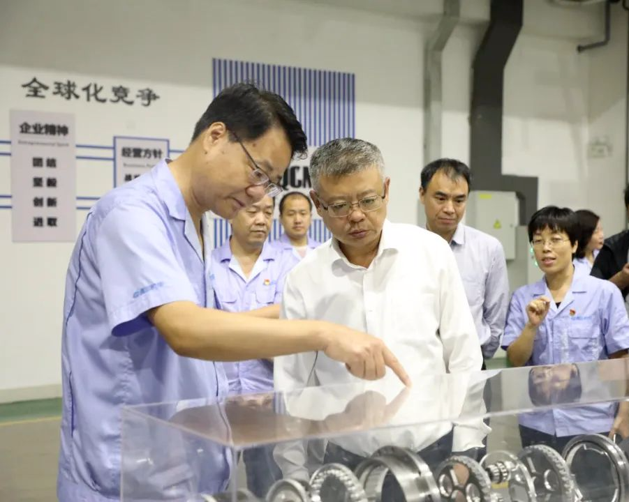 【集團資訊】陜西證監(jiān)局黨委書記、局長魚向東一行蒞臨集團調(diào)研指導(dǎo)工作