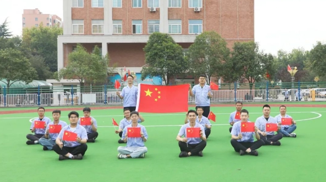 【群團(tuán)工作】我與國旗合個影